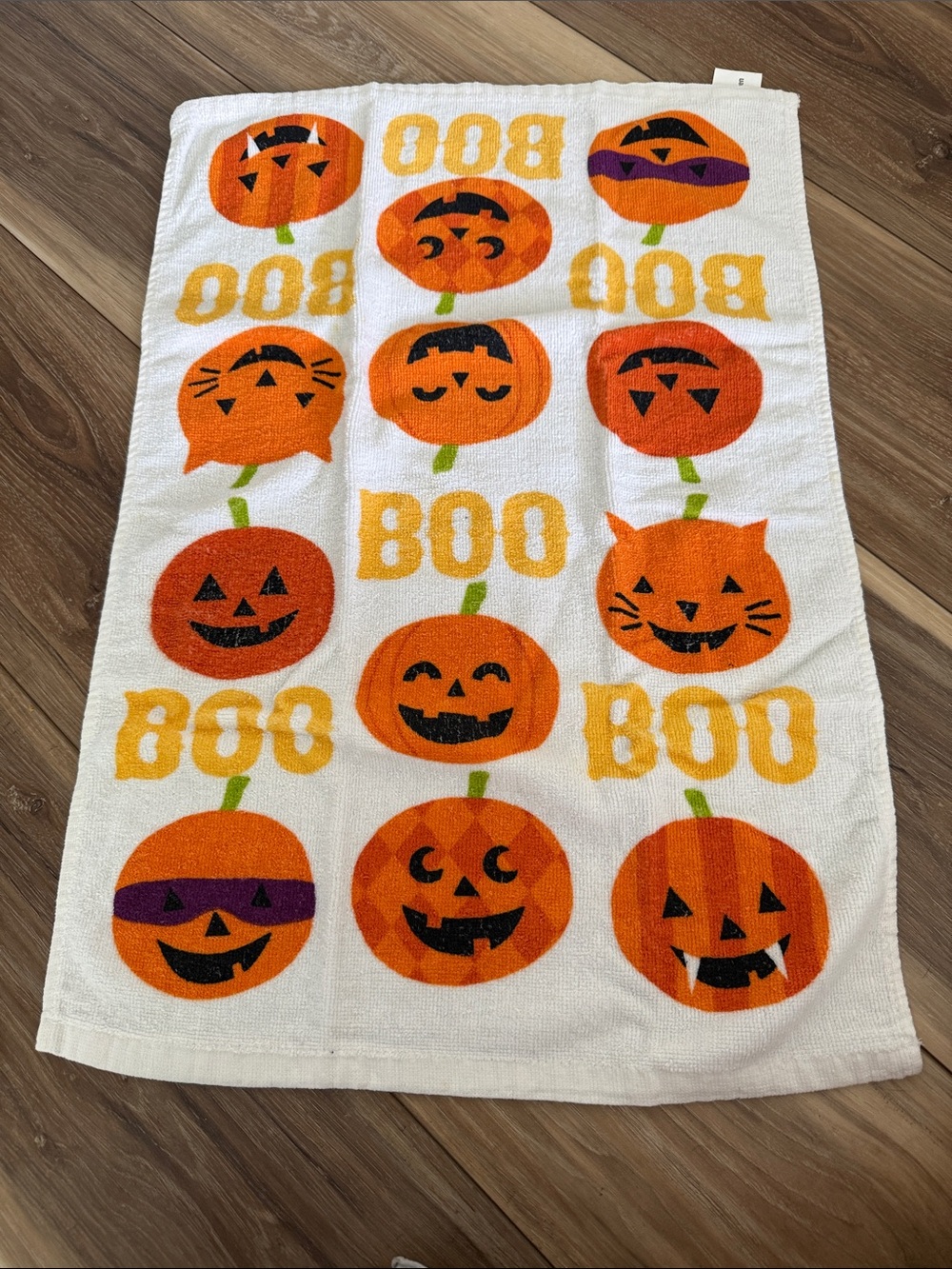 Halloween Pumpkin Jack-O'-Lantern Towel - Orange & White